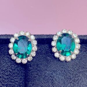 💛 Silver Tone Emerald Green & White Crystal Earrings